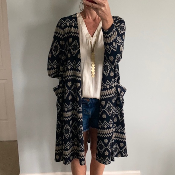 ♥️1 SIZE SMALL♥️Navy & Taupe Aztec Print Cardigan - Picture 3 of 8